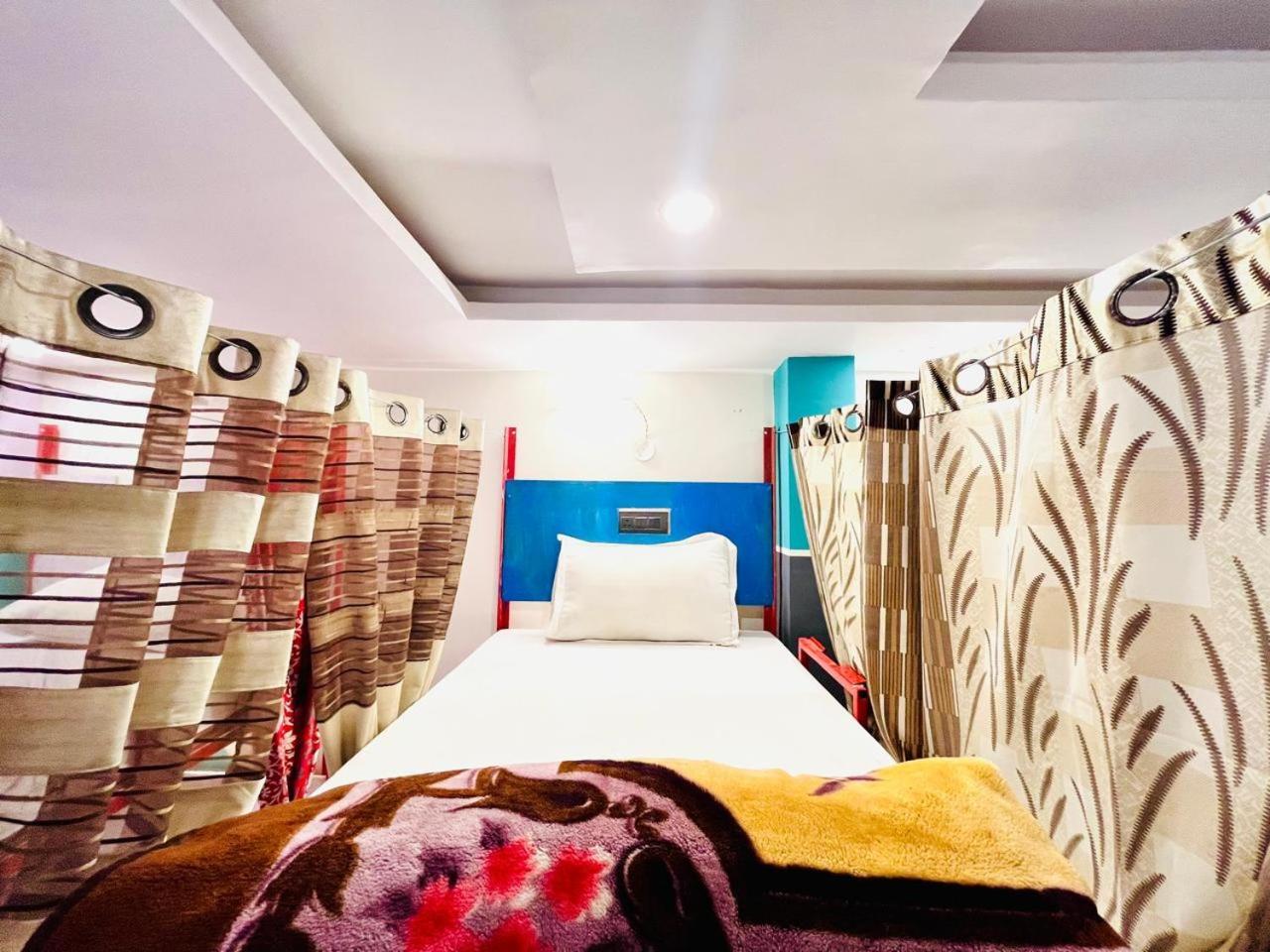 Bonfire Hostels Rišikéš Exteriér fotografie